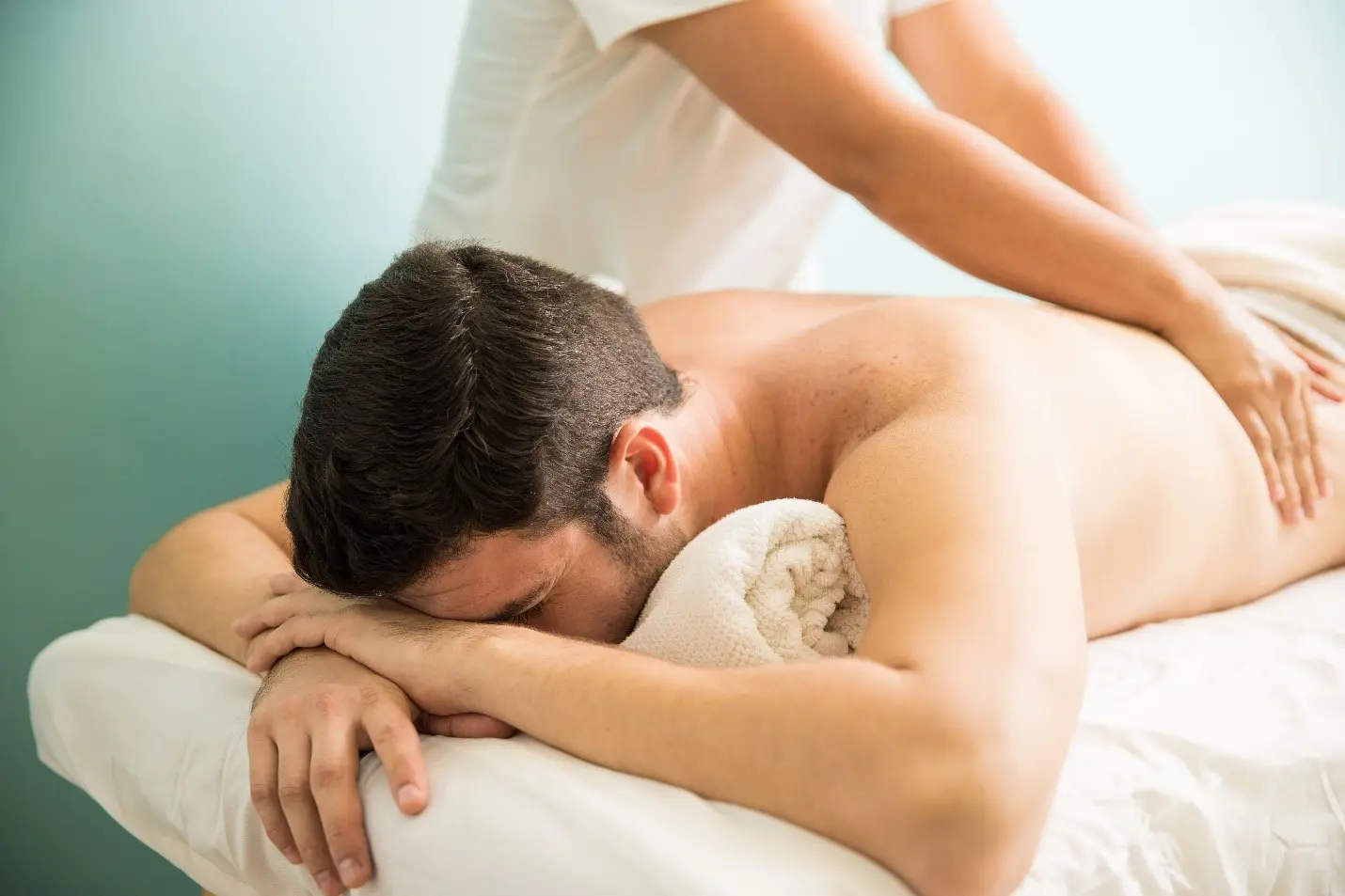 ماساژ برای دیسک کمر ،راهنمای کامل + نکات مهم
